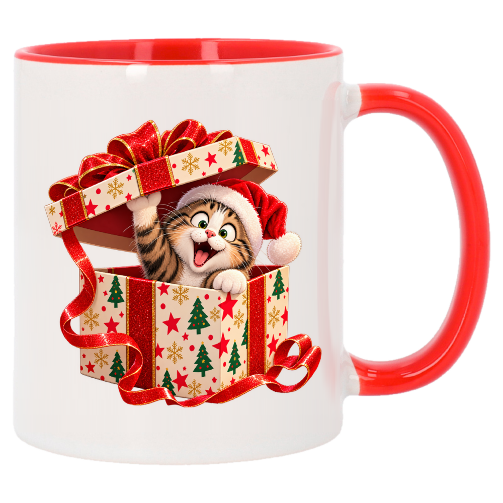 Mug Noël chat surprise : un chat tigré en bonnet de Père Noël jaillit tout joyeux, face arrière du mug de Noël rouge
