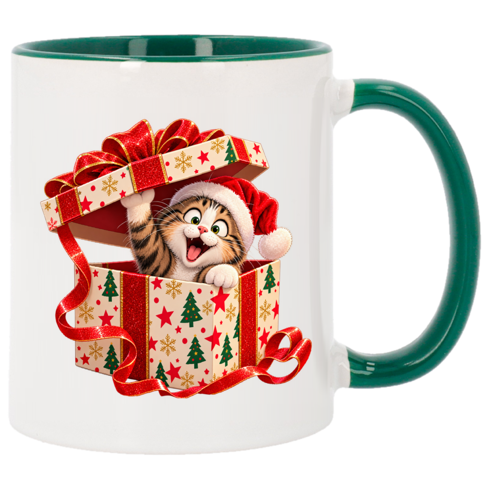 Mug Noël chat surprise : un chat tigré en bonnet de Père Noël jaillit tout joyeux, face arrière du mug de Noël vert